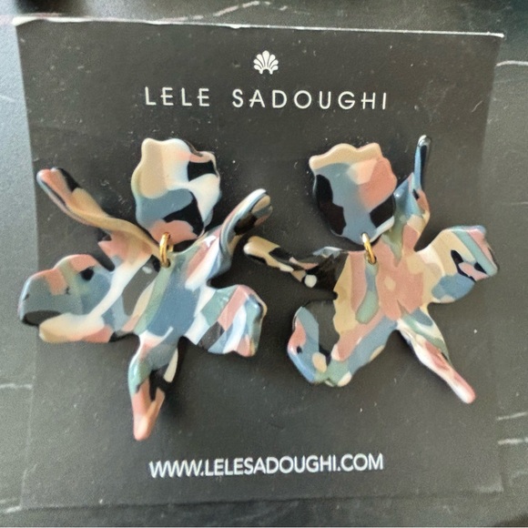 Lele Sadoughi paper Lily  Floral Earrings - Picture 1 of 2